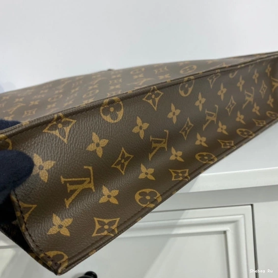 PLAT LOUIS VUITTON SAC 0822